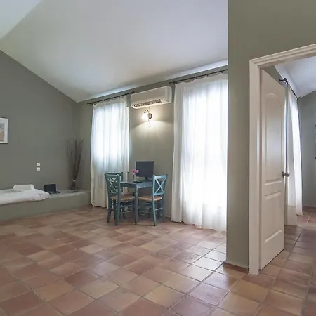Mounda Aparthotel 3*